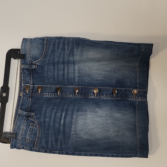 Kut from the Kloth Dresses & Skirts - Size 6 Kut from cloth denim button  front skirt.  A96